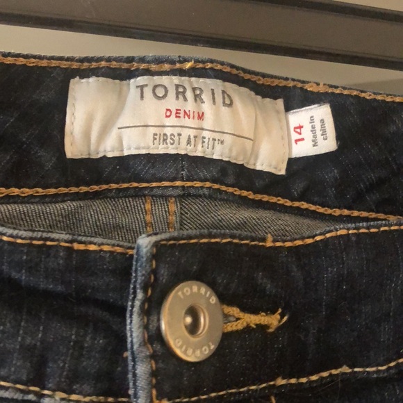 Torrid denim shorts size 14 - Picture 2 of 4